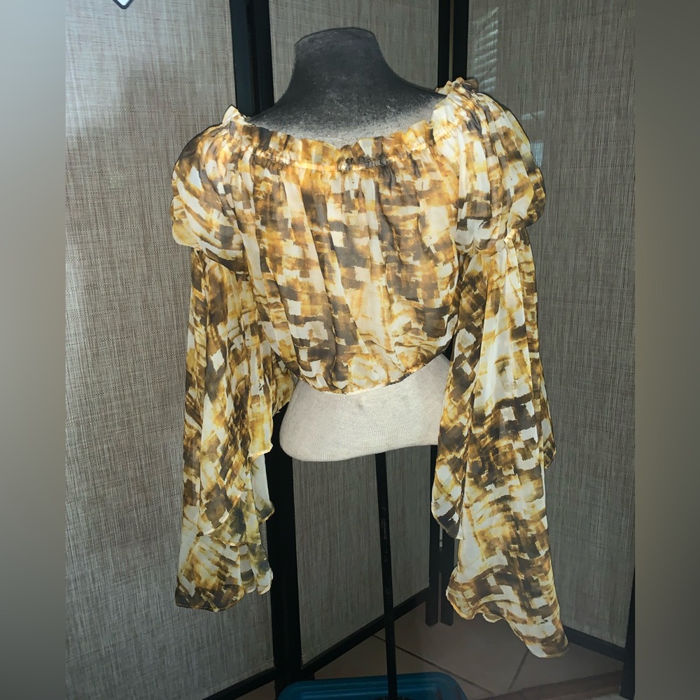 CQ and CQ Ariana crop top w/puff sleevesl